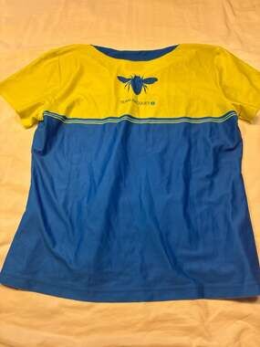 VICCI Team Racquet Bee Graphic V-Neck Performance Tennis Shirt